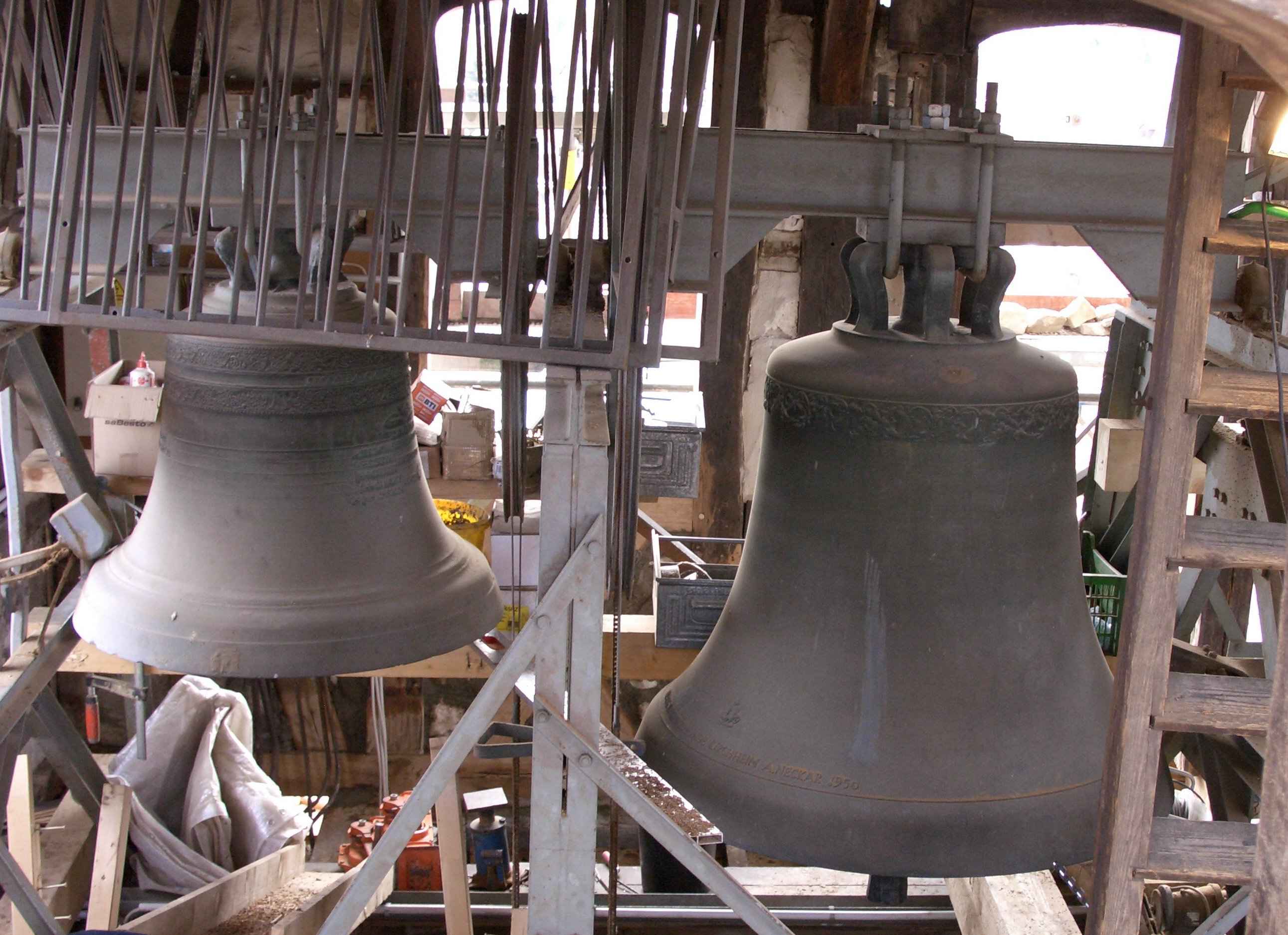 Glocken während der Kirchensanierung