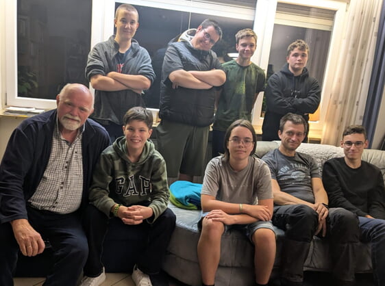Hintere Reihe (v. l.) : Gianluca, Leon, Max, Dustin. Vorne sitzend: Fritz, Hagen, Marlin, Sascha, Robin. Es fehlen Jakob und Philipp.